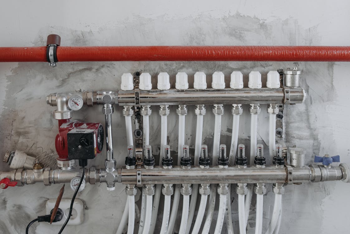 Manometer met drukmeter op cv-ketel leidinginstallatie